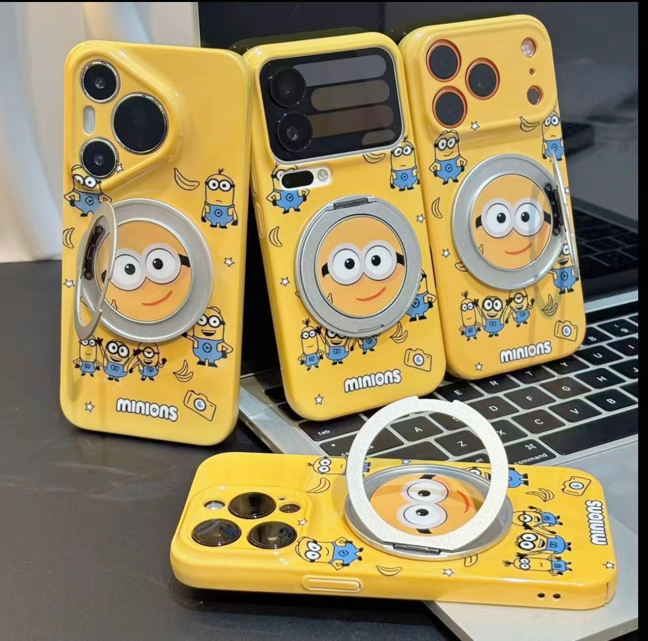 3D動く大きな目リングスタンド付き、可愛いカートゥーン黄色いキャラクターのスマホケース、光沢のある黄色い耐衝撃保護スマホカバー（iPhone全モデル対応）