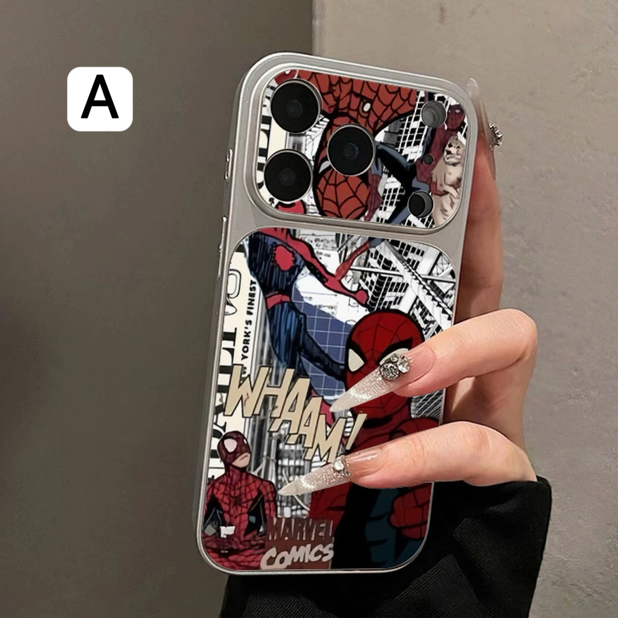 キュートなスポンジ・ボブとパトリックがプリントされたスマホケース。分割された大きなカメラ窓、全周を保護する耐落下衝撃構造、光沢のある明るいカラーフレームが特徴で、かわいいカートゥーンデザイン。iPhone対応。