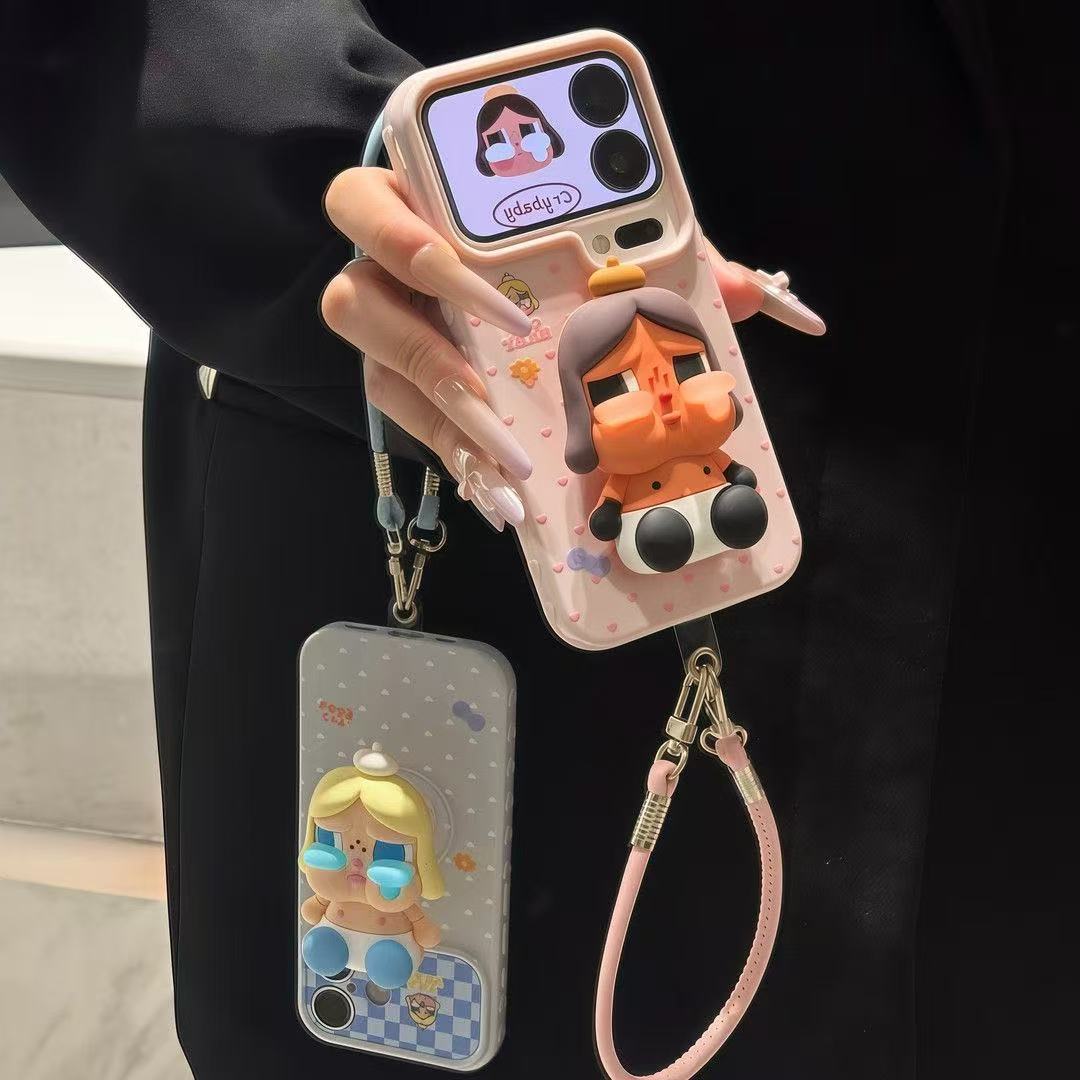 トレンディーな美しさのクマのスタンドフォンケース、ハンドストラップ付き、可愛いミニコーヒーカップデコレーション、シルバーフレーム滑り止め保護フォンカバー（全機種対応）