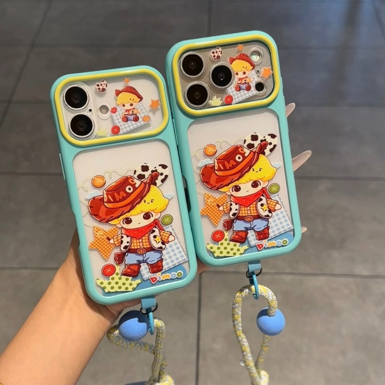 Funda de teléfono Trendy Aesthetic Bear Stand con correa de mano, linda decoración de mini taza de café, marco plateado, funda protectora antideslizante para todos los teléfonos