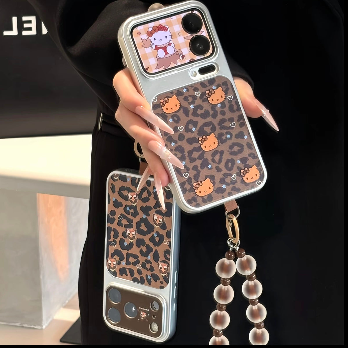 Y2K Vintage Leopard Pattern Phone Cover, Big Flip‑Camera‑Window Design, Cute Cartoon‑Outline Print, Detachable Bead Wrist Strap, Shock‑Absorbent Protective Smartphone Shell